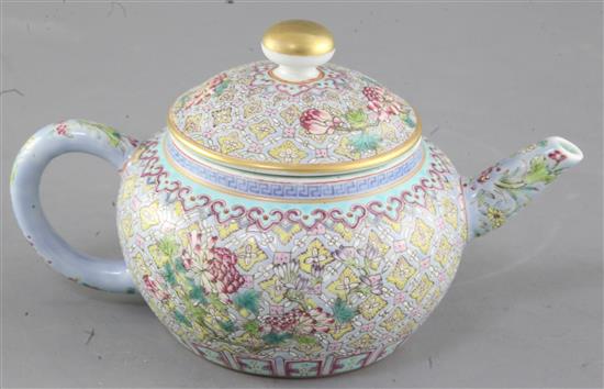 A Chinese enamelled porcelain wine pot and cover, length 18cm